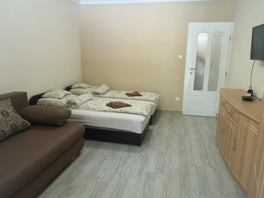 Relax Beach Apartman Hajduszoboszlo Bagian luar foto
