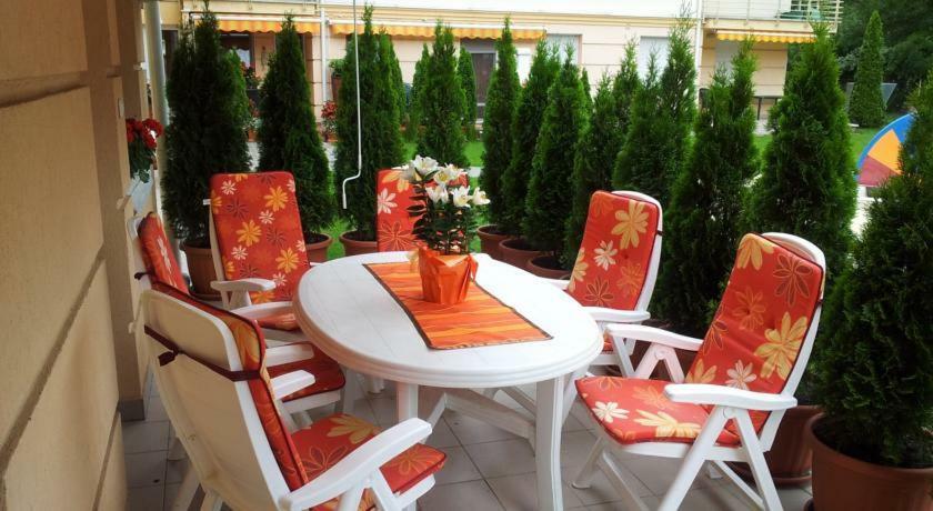 Relax Beach Apartman Hajduszoboszlo Bagian luar foto